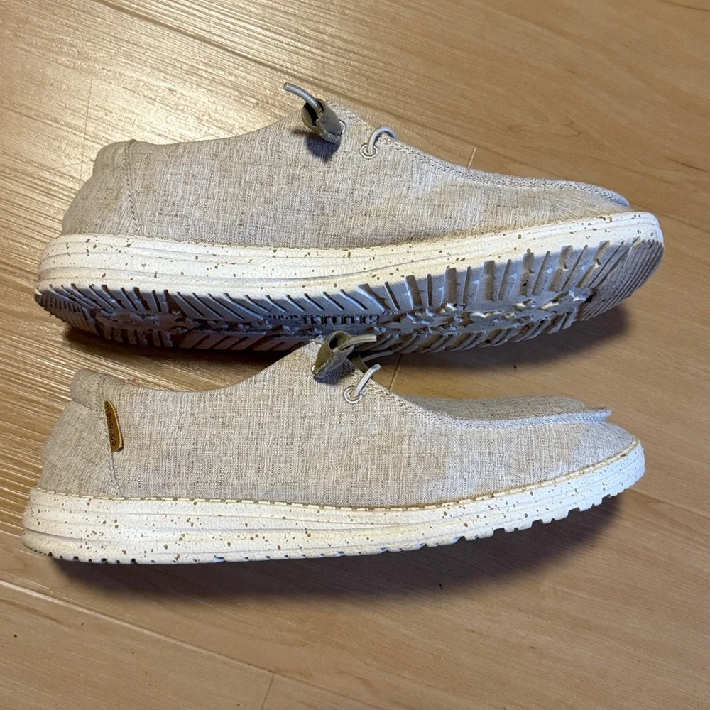 HEY DUDE WOMENS WENDY CHAMBRAY WHITE NUT SLIP ON WALKING SHOE SIZE: 10